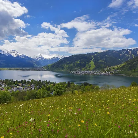 Cella Historic Boutique Целль-ам-Зеє