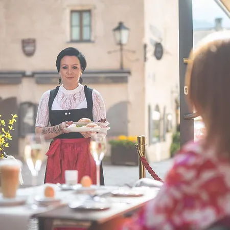 Cella Historic Boutique Τσελ αμ Ζέε