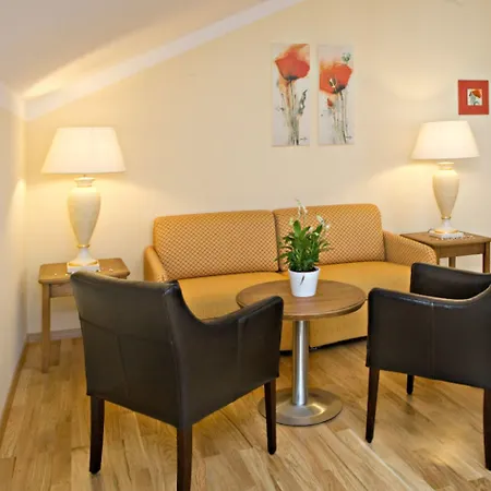 Cella Historic Boutique Τσελ αμ Ζέε