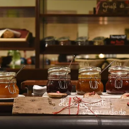 Cella Historic Boutique 4* Τσελ αμ Ζέε